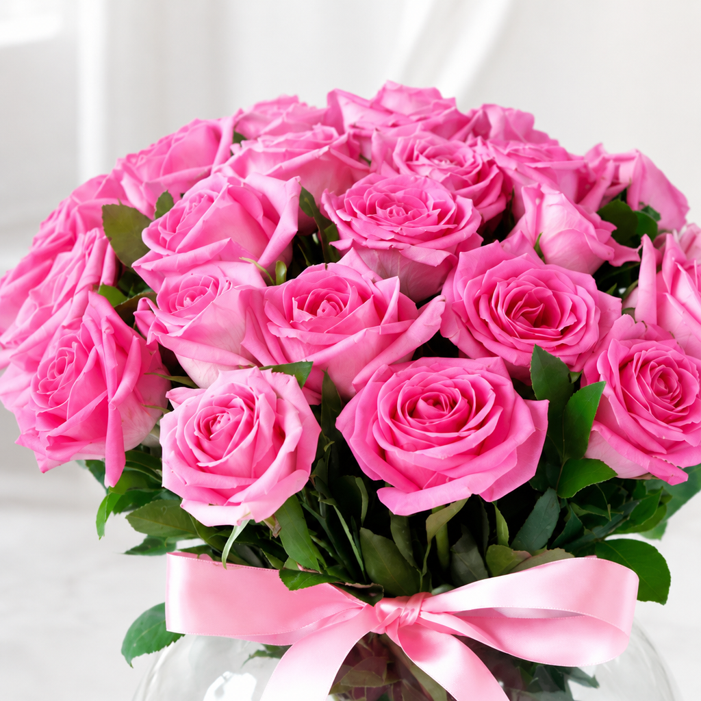 Bouquet of 20 Pink Roses in Glass Vase