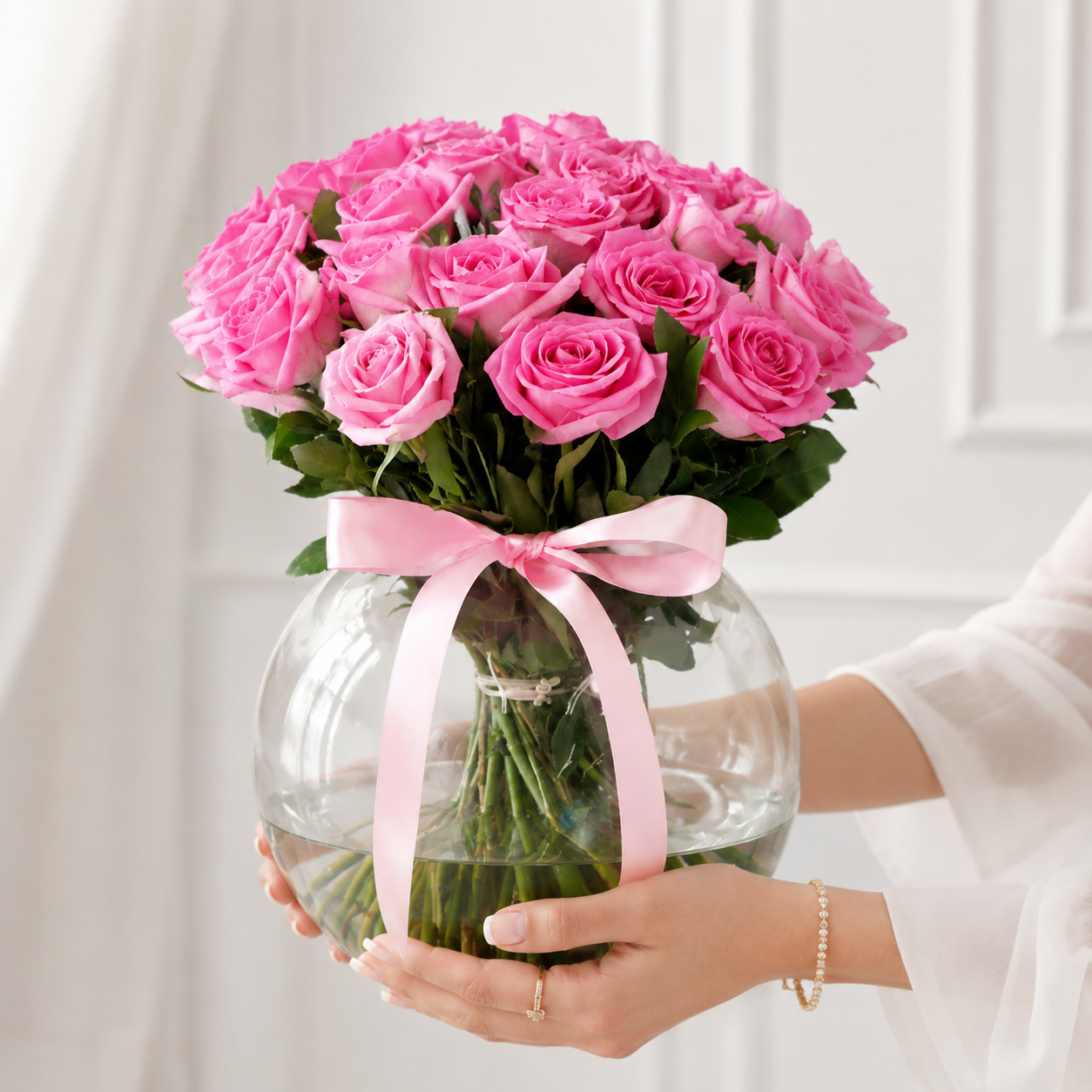 Bouquet of 20 Pink Roses in Glass Vase