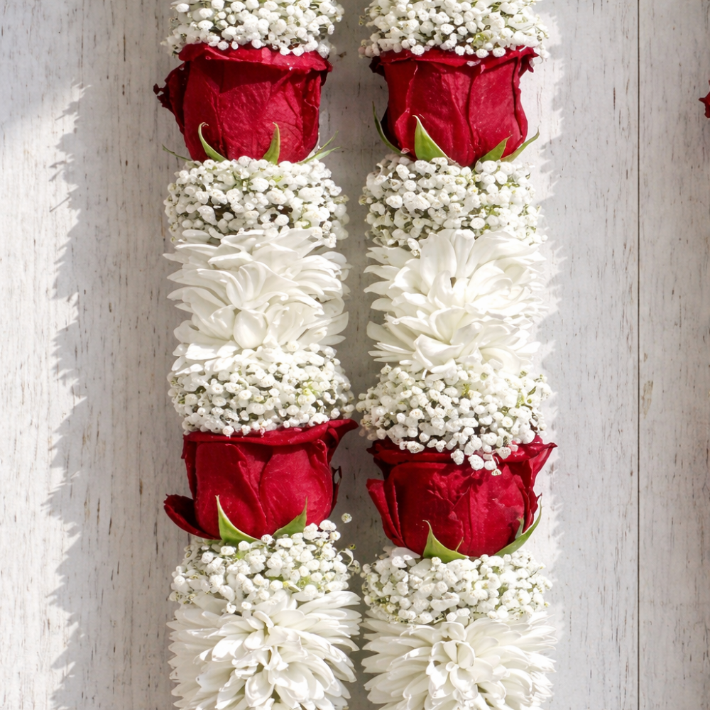 Red rose & White sevanti Flower Garland With Baby’s Breath