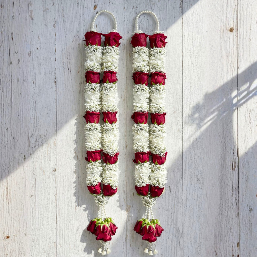 Red rose & White sevanti Flower Garland With Baby’s Breath