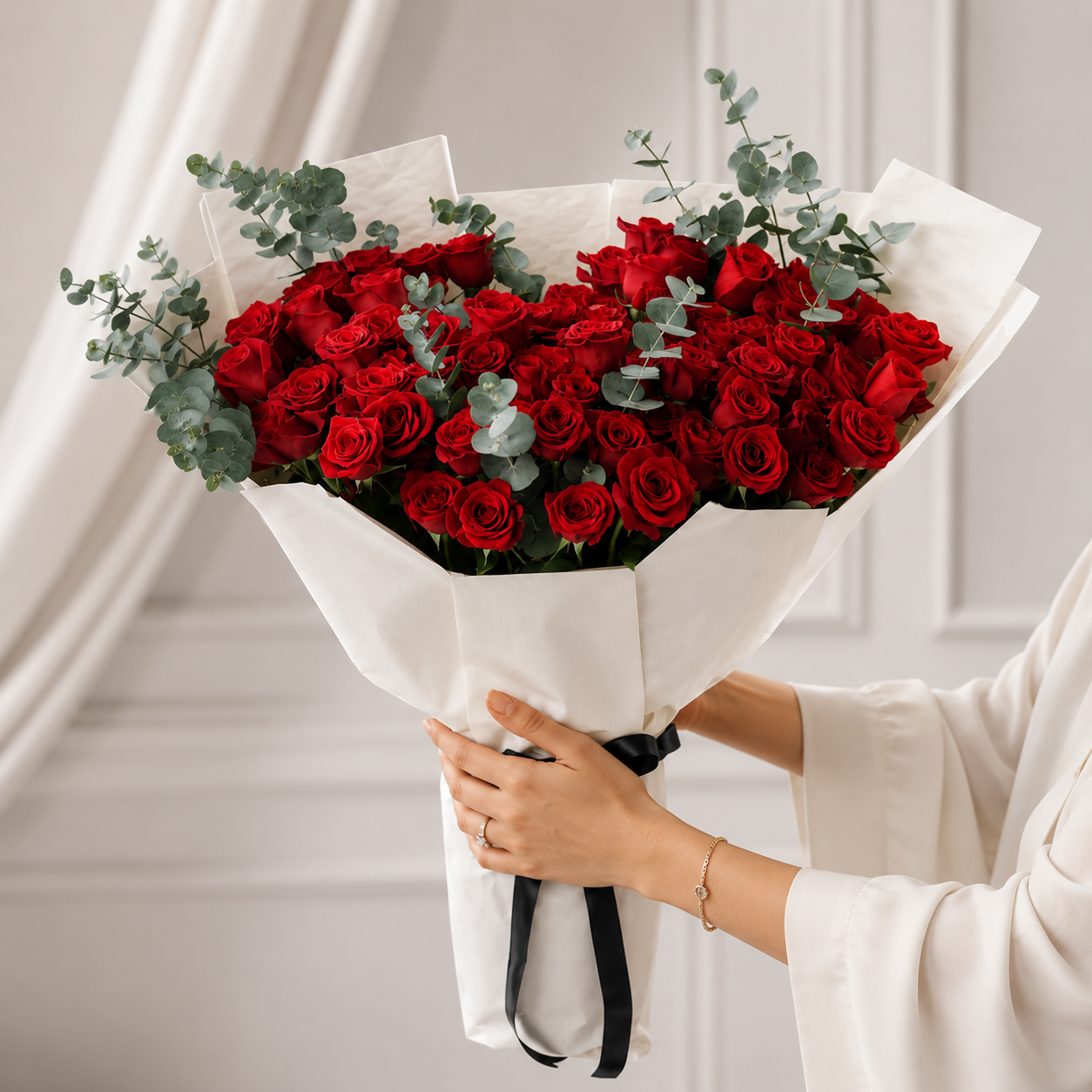 100 Red Roses Luxurious Bouquet