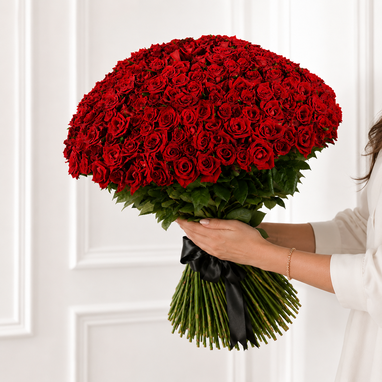 250 Red Roses Bouquet – Luxurious Gift for Loved Ones