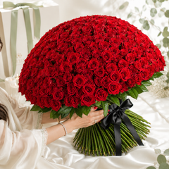 250 Red Roses Bouquet – Luxurious Gift for Loved Ones