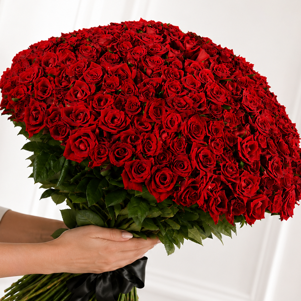 250 Red Roses Bouquet – Luxurious Gift for Loved Ones