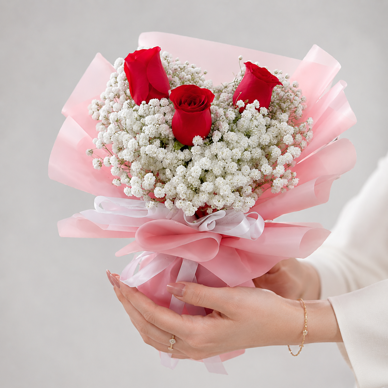Floral Hub 3 Red Roses with Baby's Breath