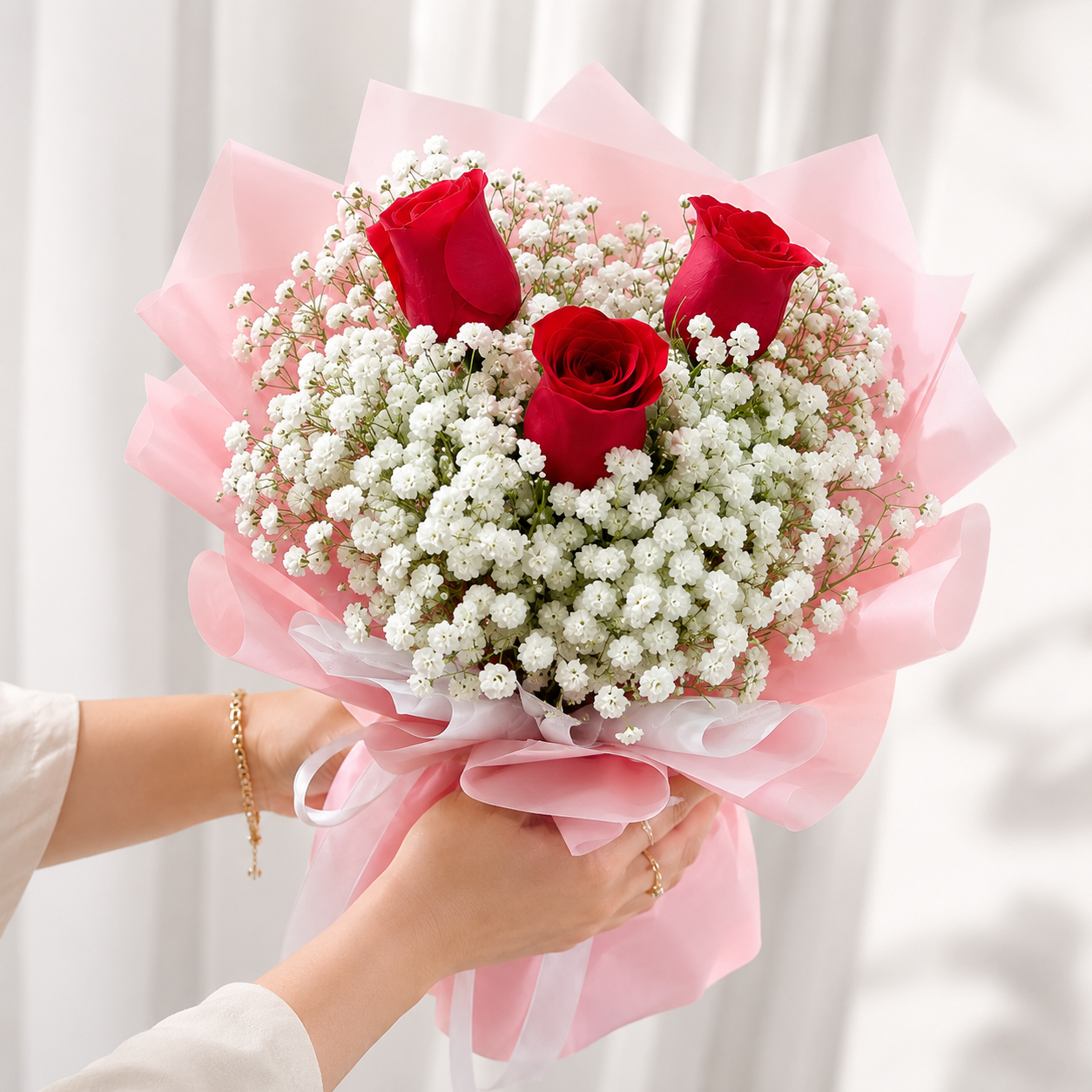 Floral Hub 3 Red Roses with Baby's Breath