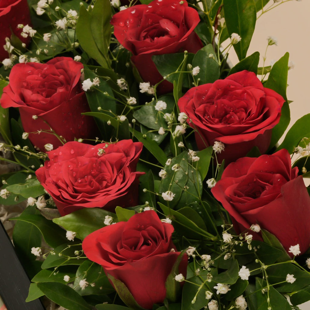 Love Blossoms Gift Set: Roses & Inspirational Frame