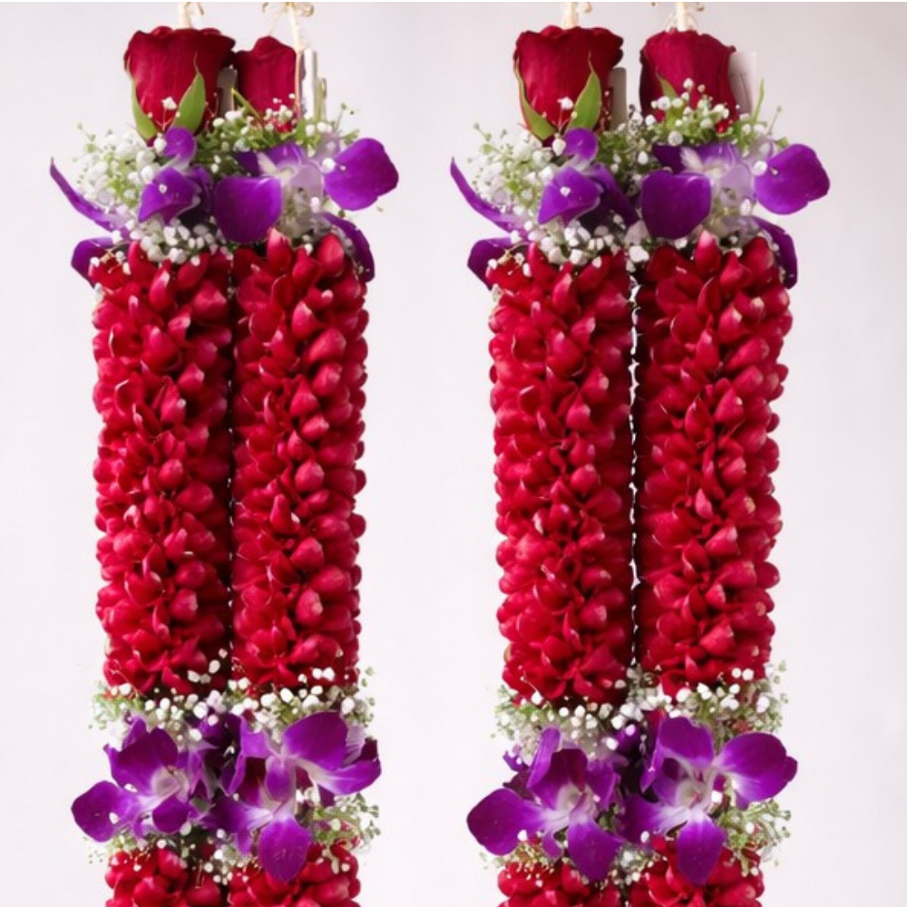 Red Rose Petals With Purple Orchid Weading Haar