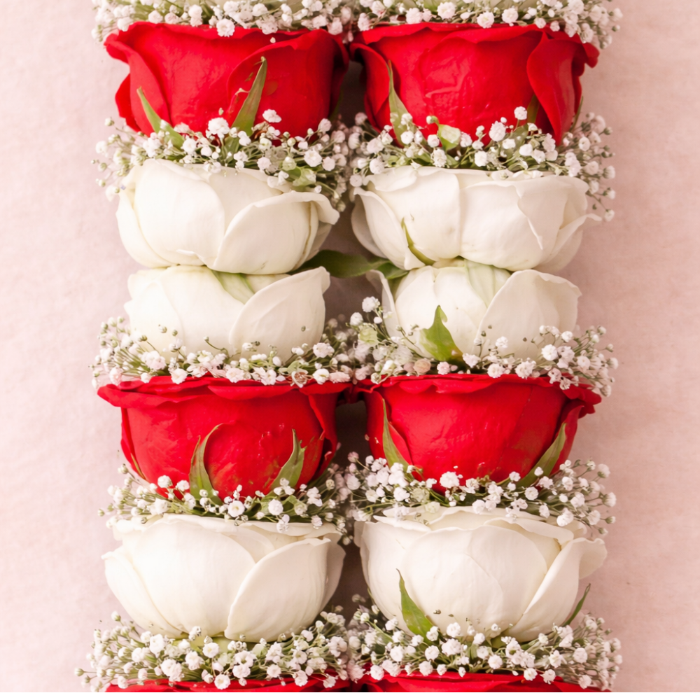 White And Dark Pink Rose Flower Garland With Baby's Breath