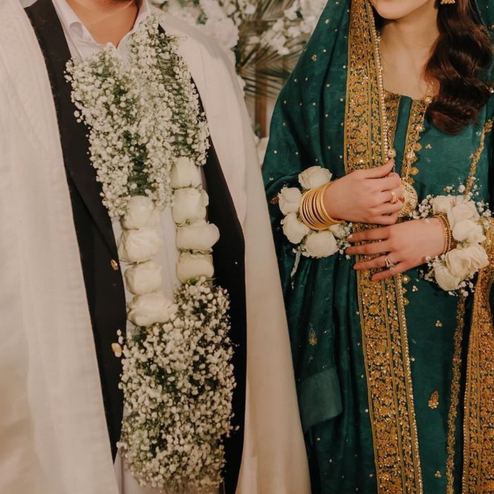 Handcrafted White Rose and Baby’s Breath Wedding Garland for Ceremonies