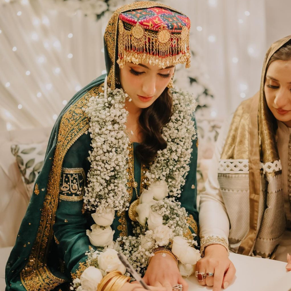 Handcrafted White Rose and Baby’s Breath Wedding Garland for Ceremonies