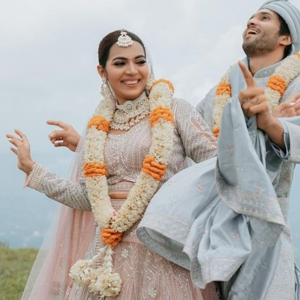 Rajnigandha Wedding Garland  - Traditional Floral Design