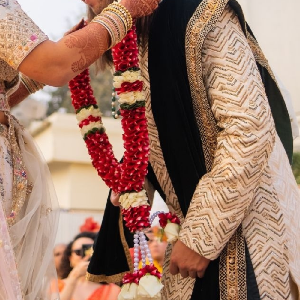 Red Rose  Petals and Baby's breath Wedding Garland - Handcrafted Floral Haar