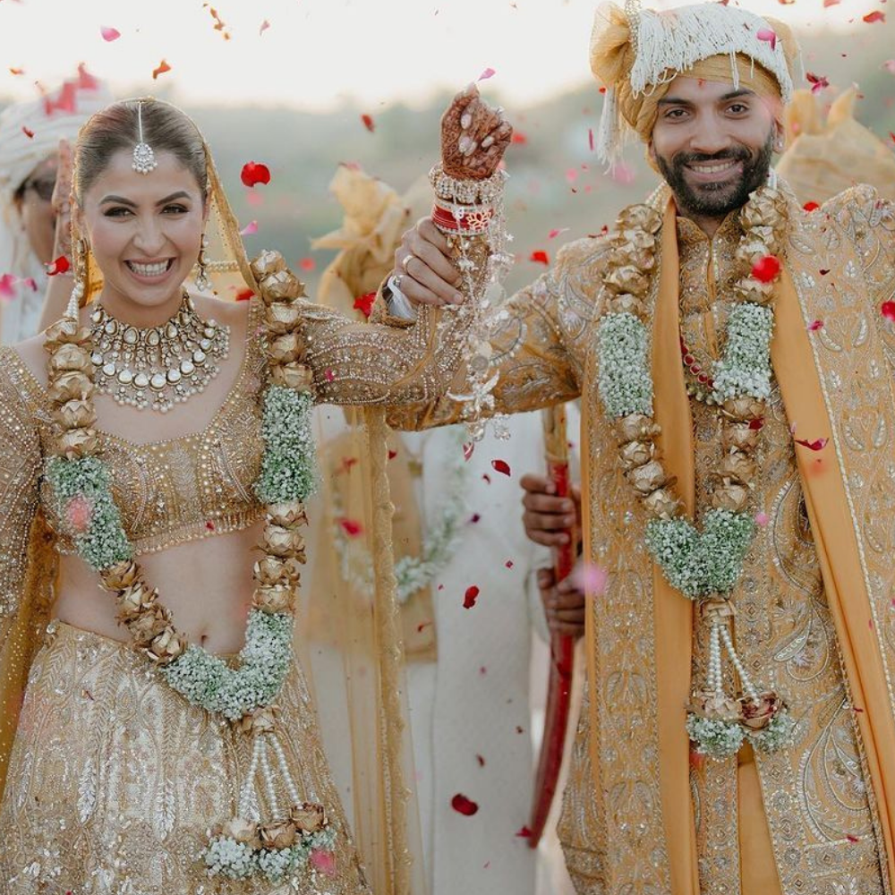 Golden Rose and Baby’s Breath Wedding Garland - Handcrafted Royal Floral Haar