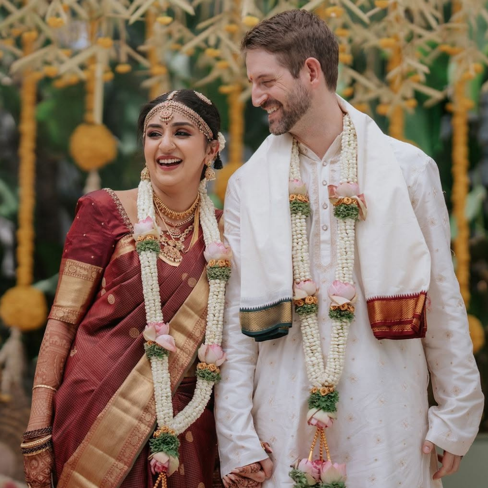 Lotus and Jasmine Wedding Garland - Handcrafted Indian Floral Mala for Ceremonies