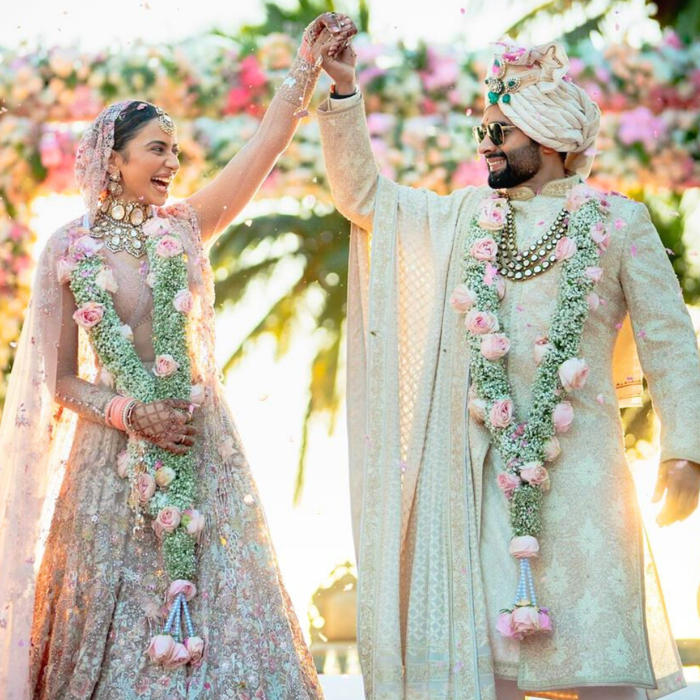 Graceful Wedding Garland with Pink Roses and Jypso Fillers