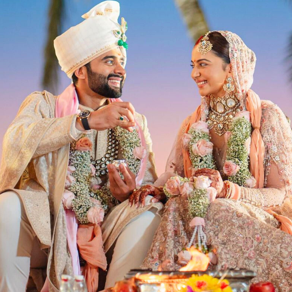 Graceful Wedding Garland with Pink Roses and Jypso Fillers